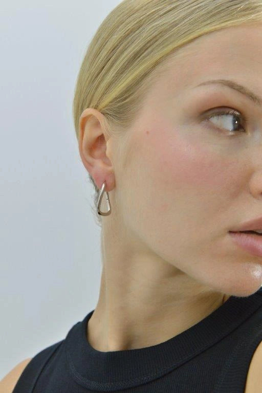 Silver rectangular hoop earrings Salvatore Plata 268A0163 — worn on a model