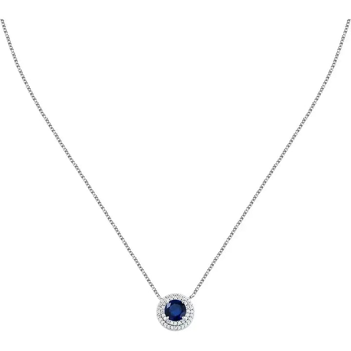 Сребърно колие 925 с родиево покритие и кръгла висулка със син циркон и бели циркони, студиен кадър.