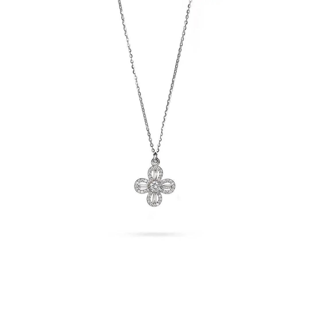 Колие от сребро с родиево покритие и инкрустирана детелина от циркони