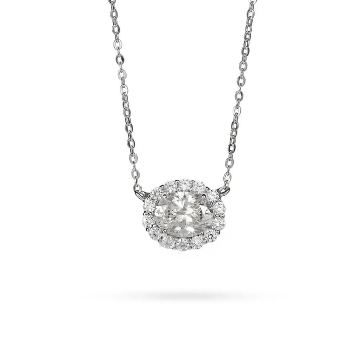 Сребърно колие с кръгла висулка и циркони – класическа изисканост