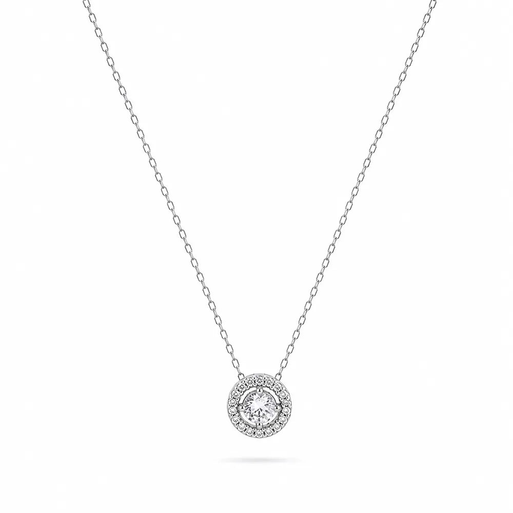 Сребърно колие с кръгла висулка от сребро 925 и циркони Senso Silver на бял фон
