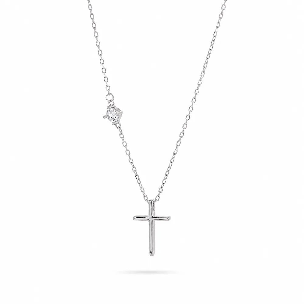 Сребърно колие кръст от сребро 925 с циркони Senso Silver на бял фон
