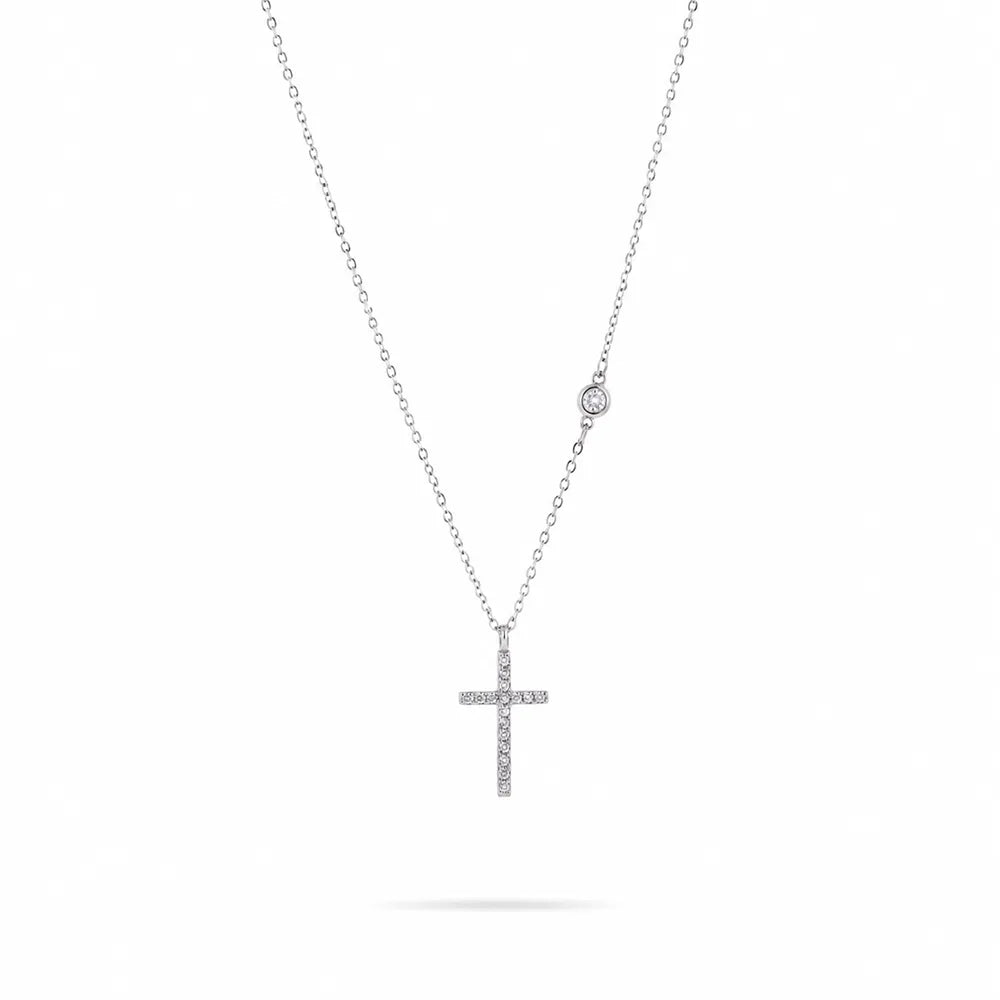 Сребърно колие кръст от сребро 925 с цирконов акцент Senso Silver на бял фон
