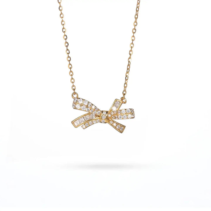 Сребърно колие с панделка, златно покритие и циркони – нежен и стилен акцент