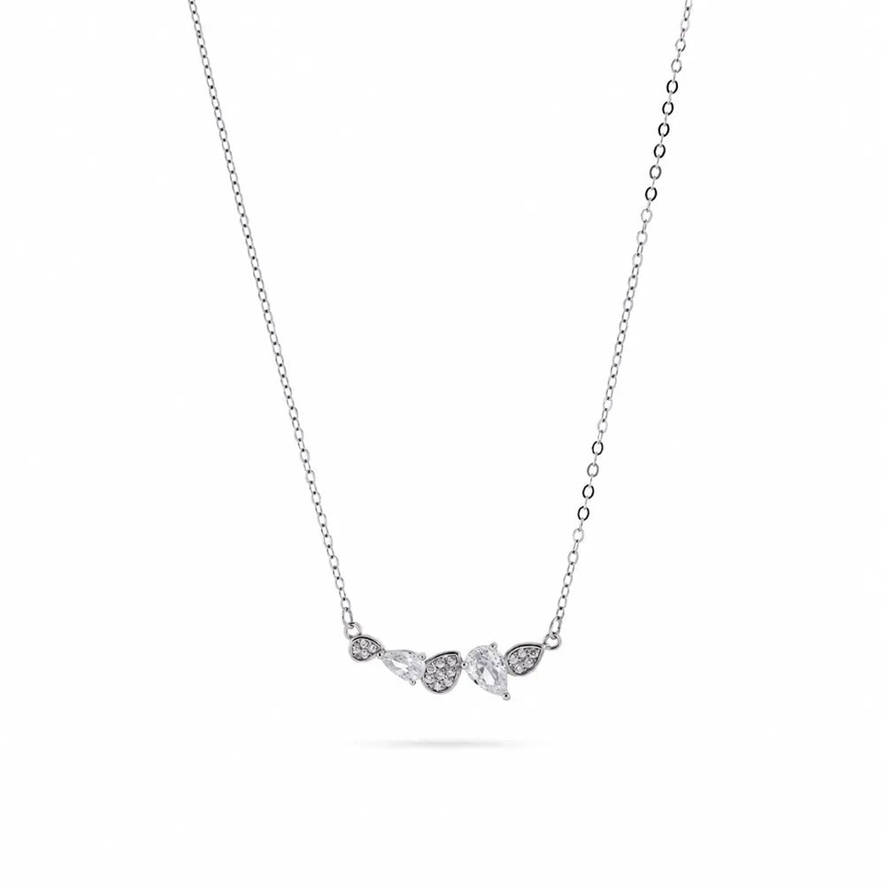 Сребърно колие от сребро 925 със сърца и циркони Senso Silver на бял фон
