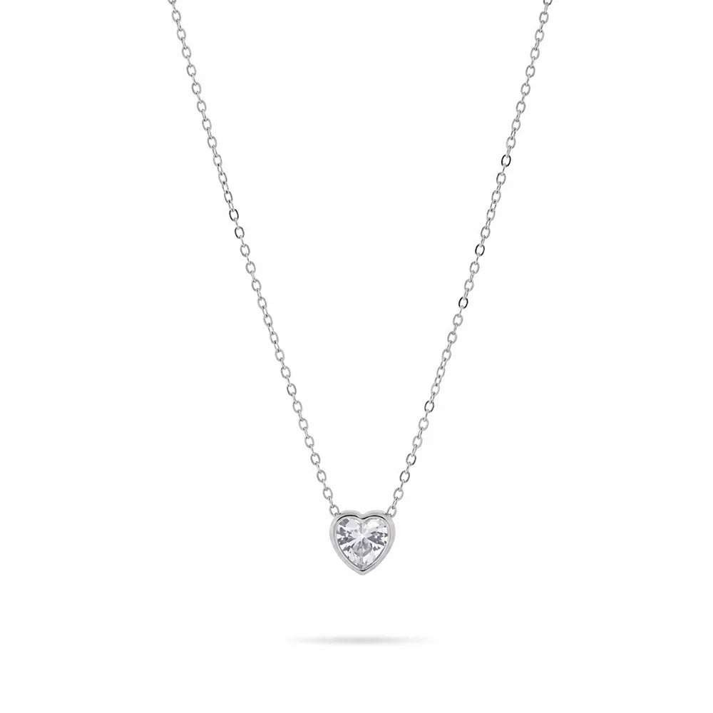 Сребърно колие от сребро 925 със сърцевиден циркон Senso Silver на бял фон
