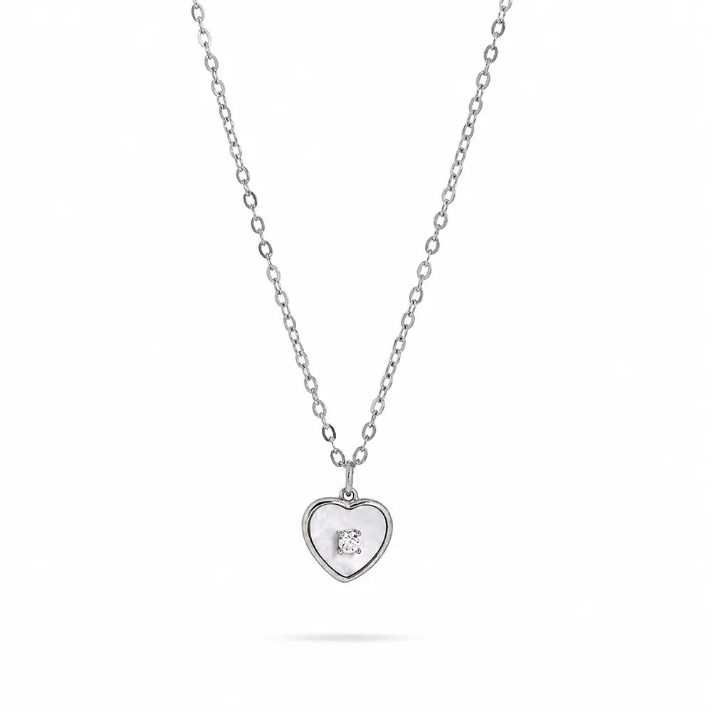 Сребърно колие сърце от сребро 925 с малък циркон Senso Silver на бял фон
