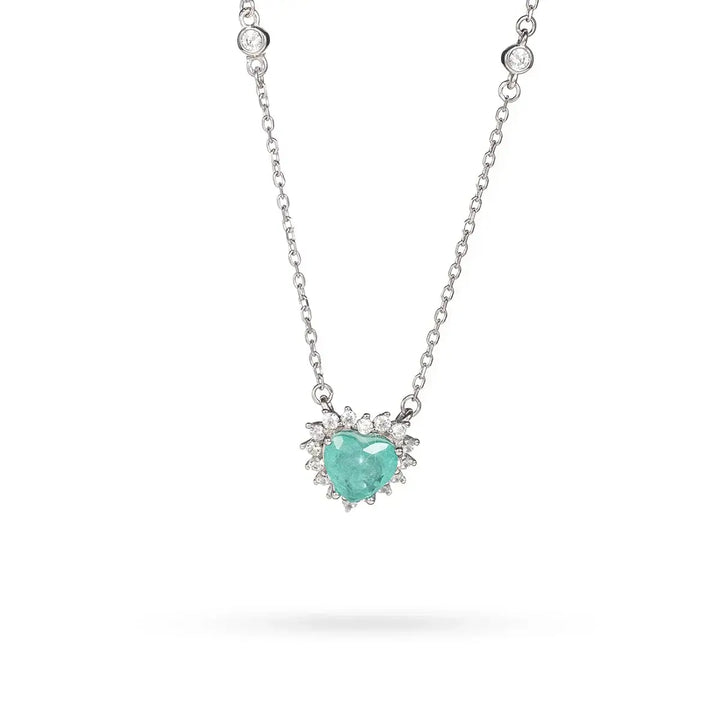 Сребърно колие със сърце от зелен камък и циркони – свеж и изтънчен акцент