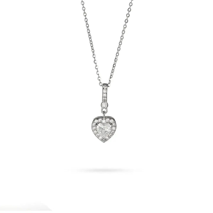 Сребърно колие с висулка сърце и циркони – романтичен и бляскав подарък