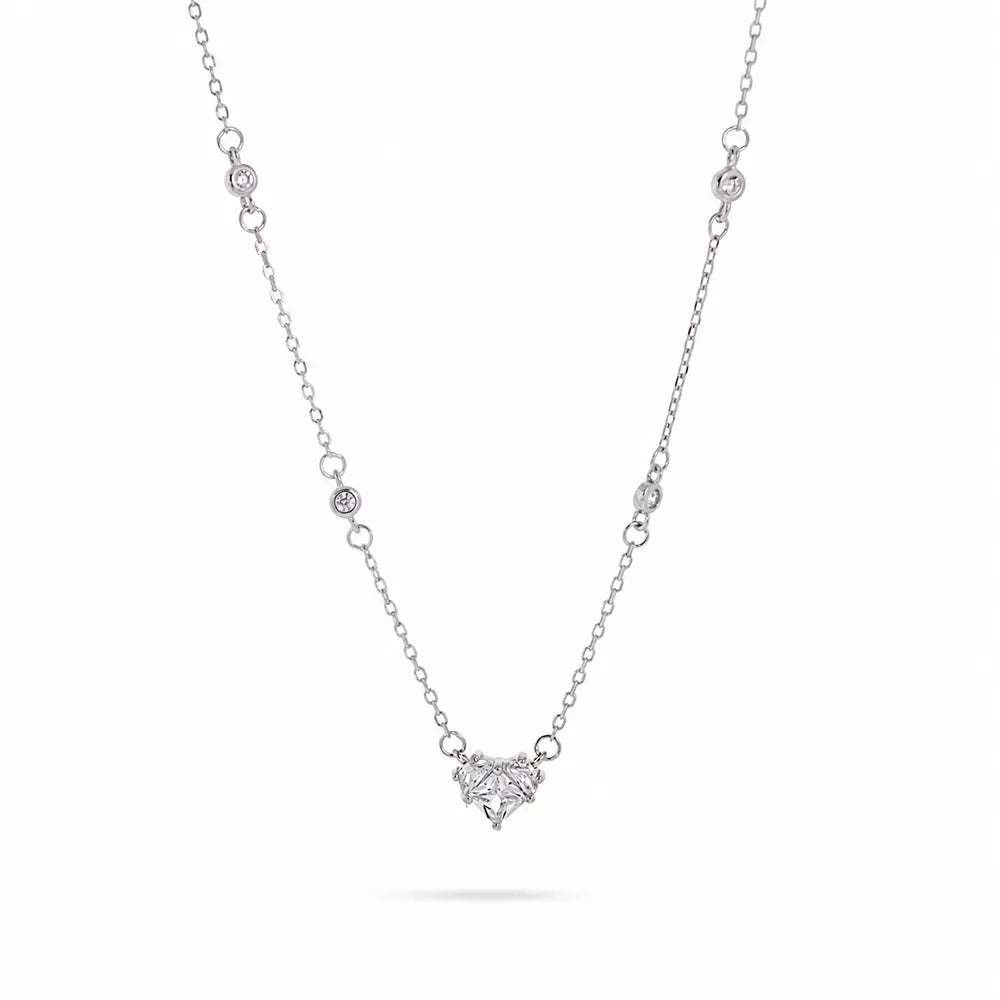 Сребърно колие от сребро 925 с циркон и блестящи акценти Senso Silver на бял фон
