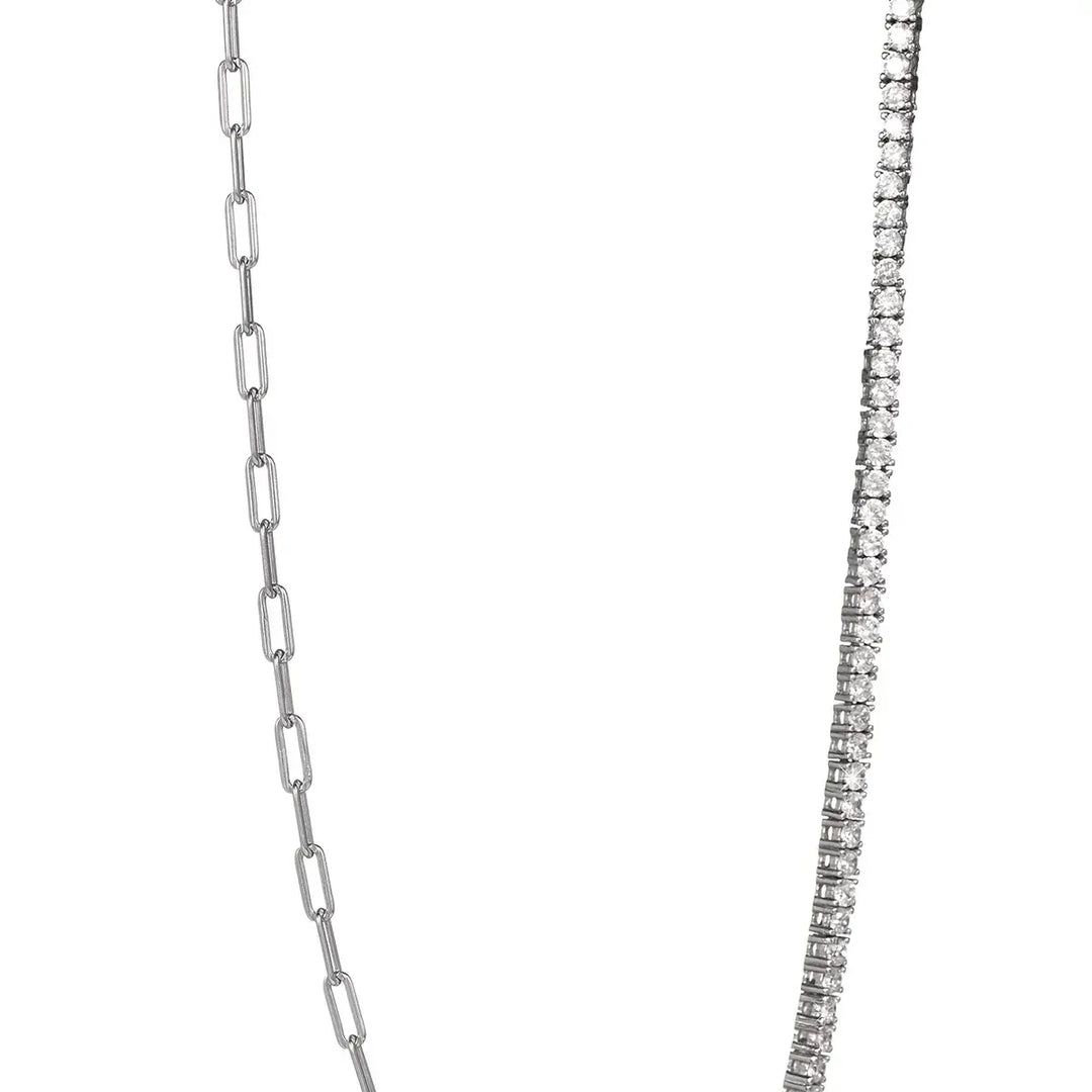 Асиметрично сребърно колие с родиево покритие и циркони – съвременно излъчване