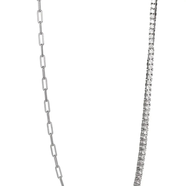 Асиметрично сребърно колие с родиево покритие и циркони – съвременно излъчване