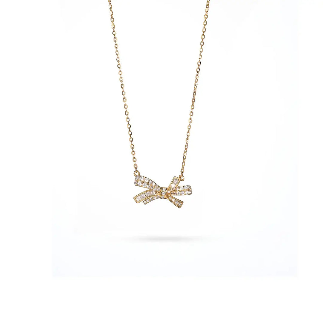 Колие панделка от сребро с циркони – игриво и бляскаво бижу за всеки ден