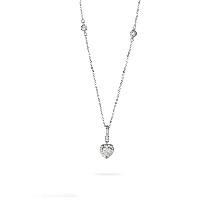 Колие от сребро с родиево покритие и сърцевидна висулка – елегантност и стил