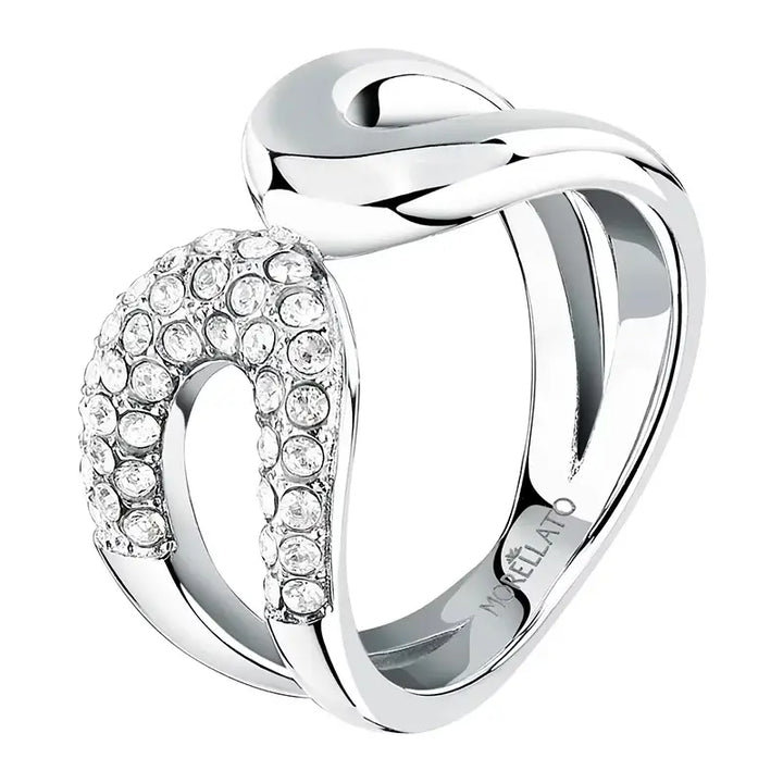 Сребрист пръстен от неръждаема стомана с pavé бели кристали, студиен кадър отпред.