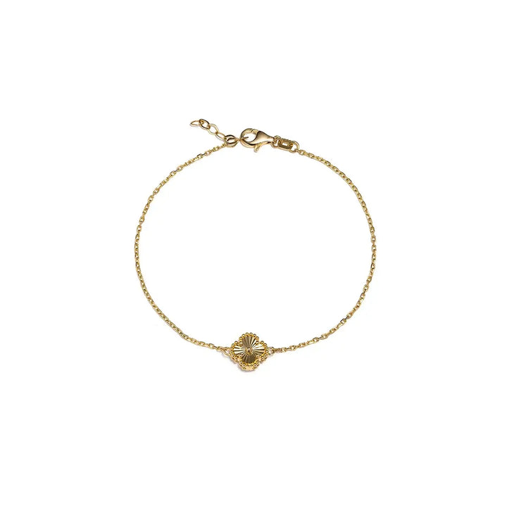 Златна дамска гривна с релефна детелина и винтидж излъчване