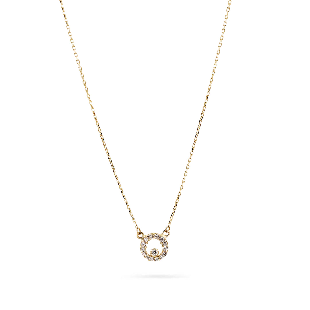 Златно колие с кръг и камъчета 14К Senso Gold, на бял фон