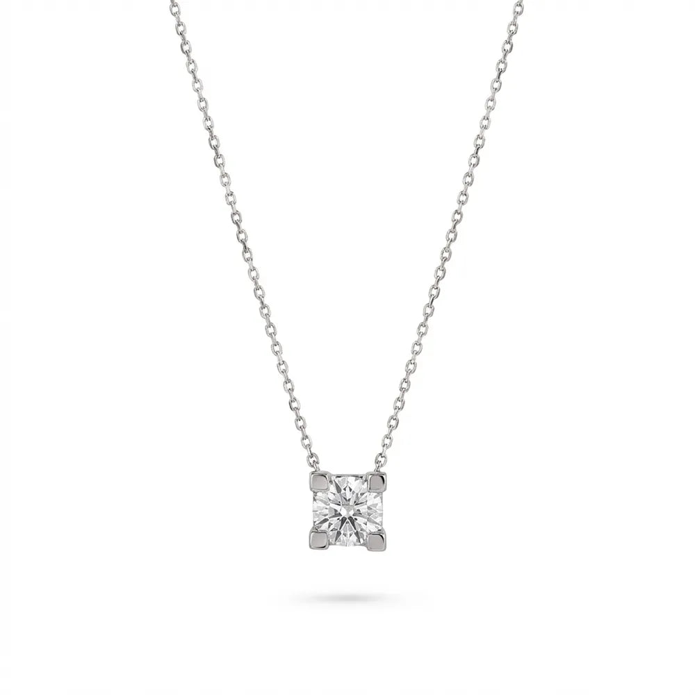 Златно колие с диамант от 14К бяло злато с квадратен елемент – изискан и минималистичен акцент с нежен блясък
