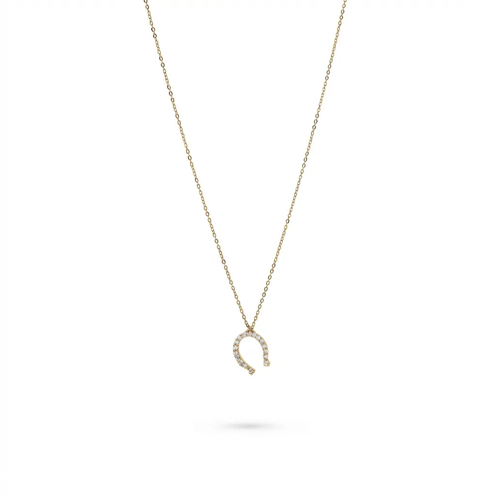 Златно колие с подкова от 14К жълто злато и диаманти – елегантно бижу с деликатен блясък