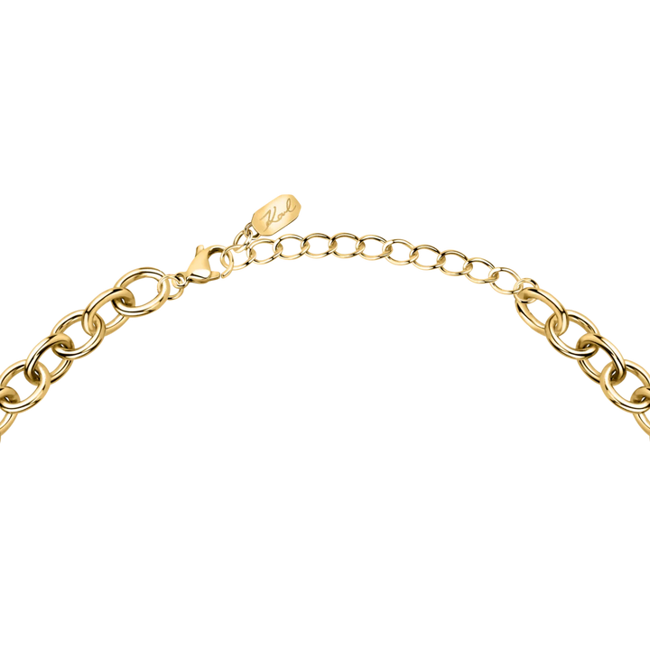 Златно колие с висулки и кристали с детайл на удължителя и закопчаване тип карабинка.