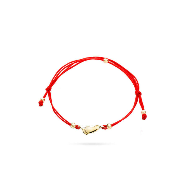 Гривна с червен конец и златен елемент  краче.